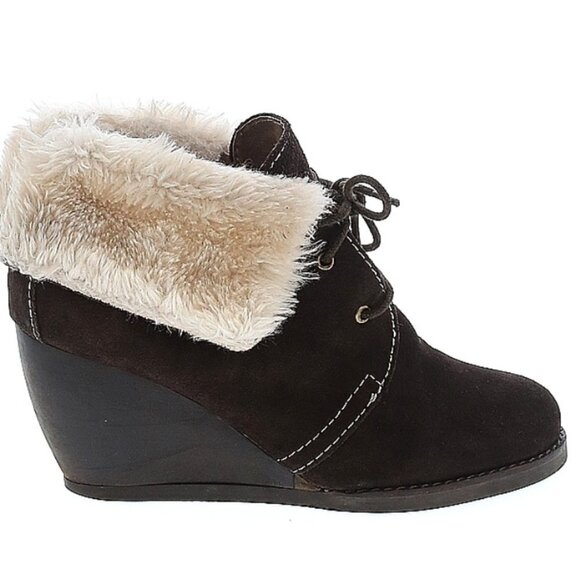 Very Volatile Elissa  faux fur lace up wedge Ankle Boots Size 7 - Picture 1 of 2